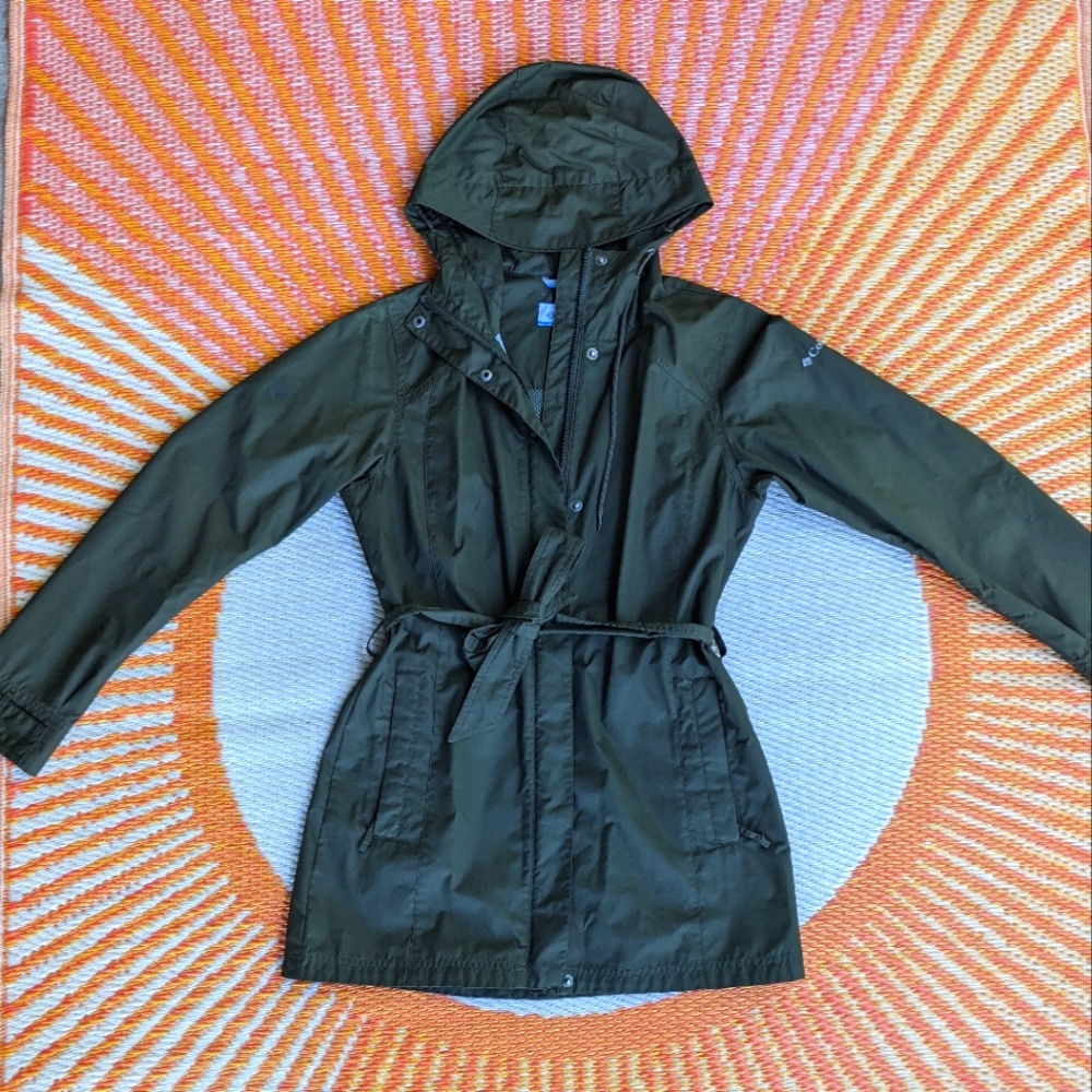 Columbia Women's Rain Jacket Size Small